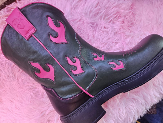 DDFarmerette Boots  Pink Flames